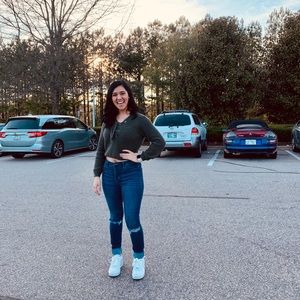 Meet your Posher, Evelia